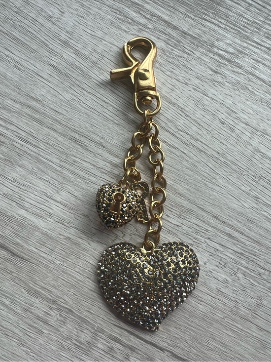 Cara New York Accessories - Cara New York Gold bagcharm or keychain.